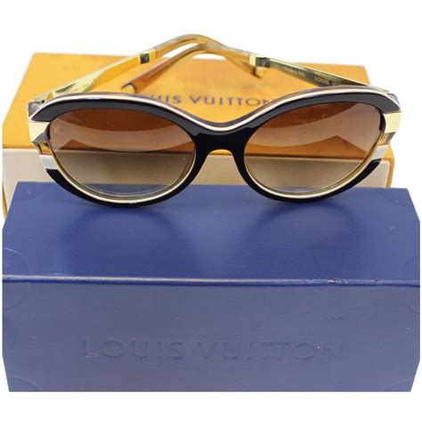 Products by Louis Vuitton: LV Petit Soupçon Cat Eye Sunglasses